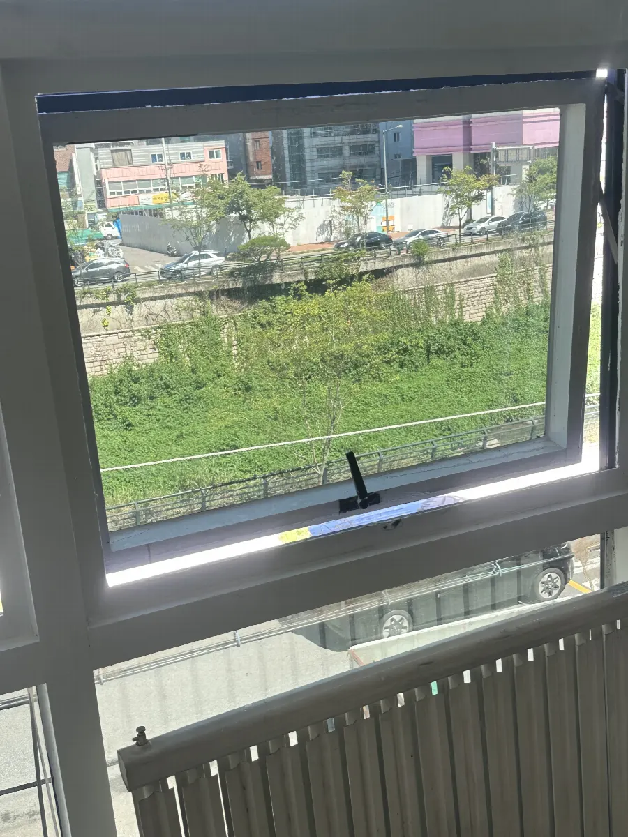 완전히 안열리는 창호 수리 이전 프로젝트창 사례 09