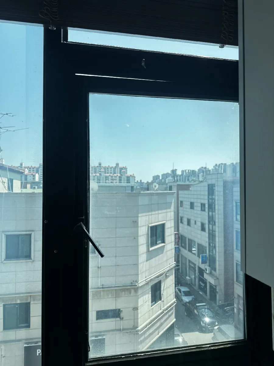 완전히 안열리고 틀어진 창호 수리 이전 프로젝트창 사례 10